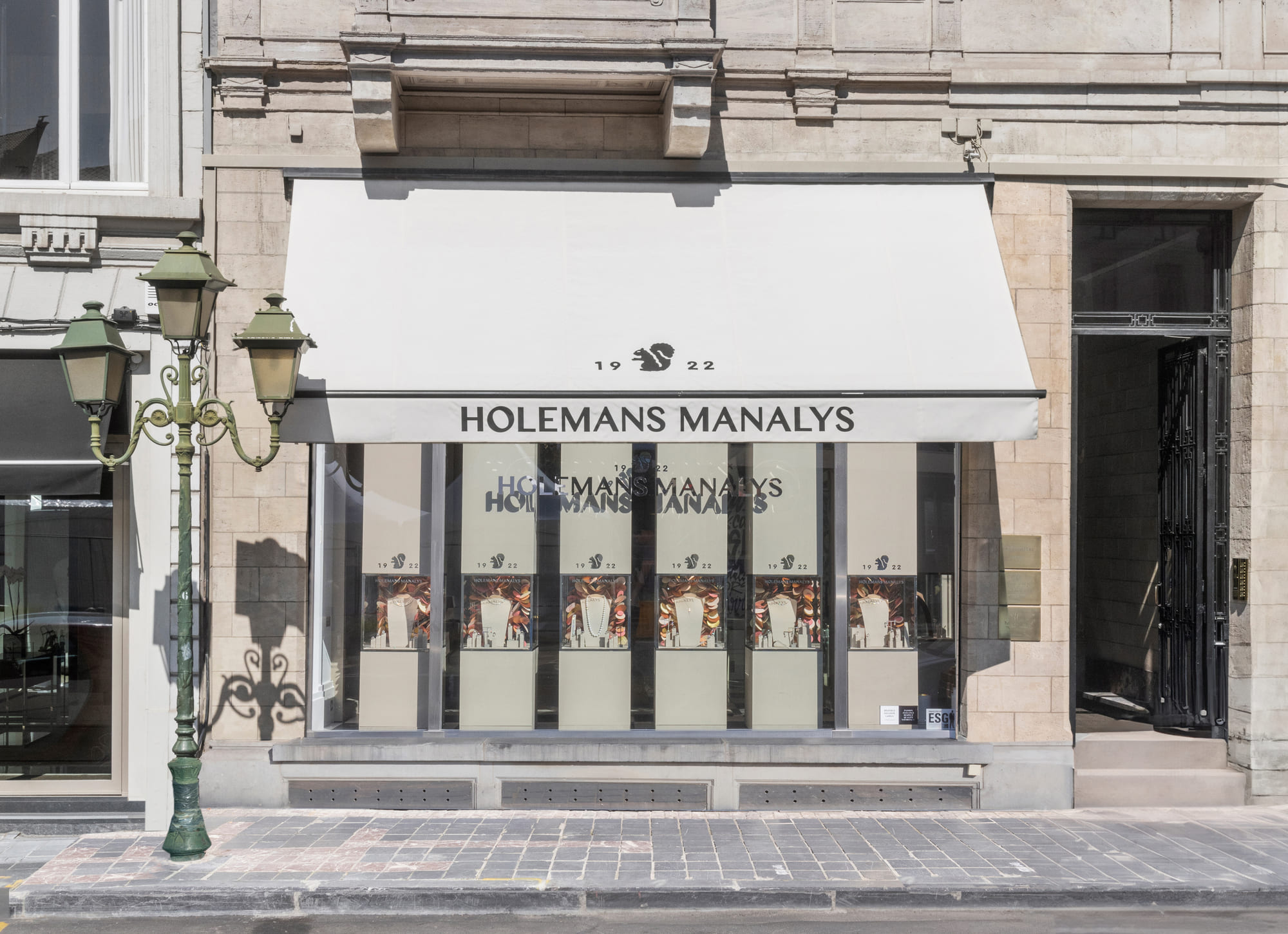 Holemans Manalys where jewelry takes shape, from sketch to showcase